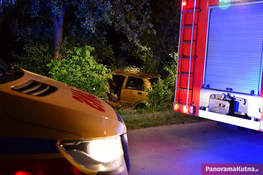 ZDJĘCIA Nocny wypadek pod Kutnem trwa akcja służb ratunkowych