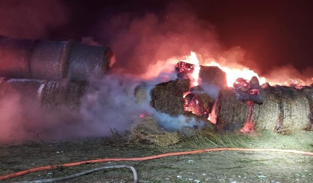 Pożar sterty w miejscowości Dąbrowice / fot. OSP Krośniewice