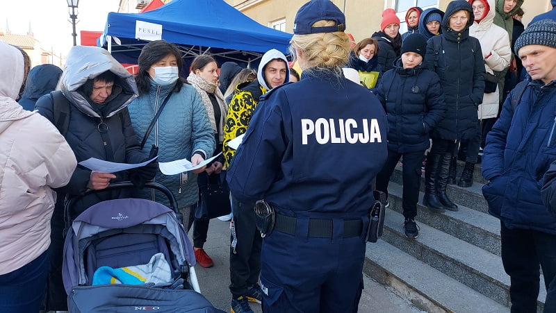 Kutnowscy policjanci angażują się w pomoc uchodźcom z Ukrainy / fot. KPP Kutno