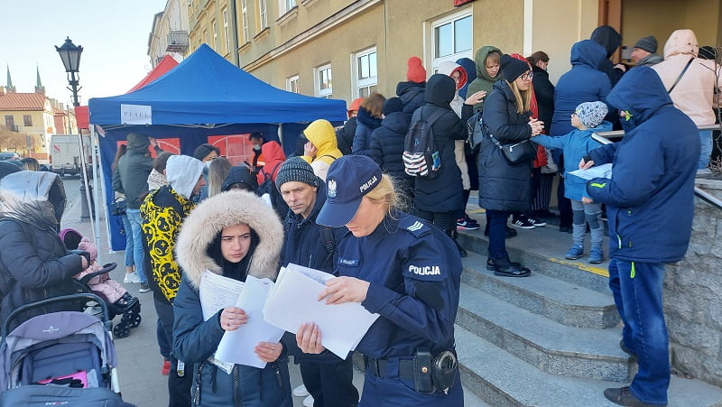 Kutnowscy policjanci angażują się w pomoc uchodźcom z Ukrainy / fot. KPP Kutno