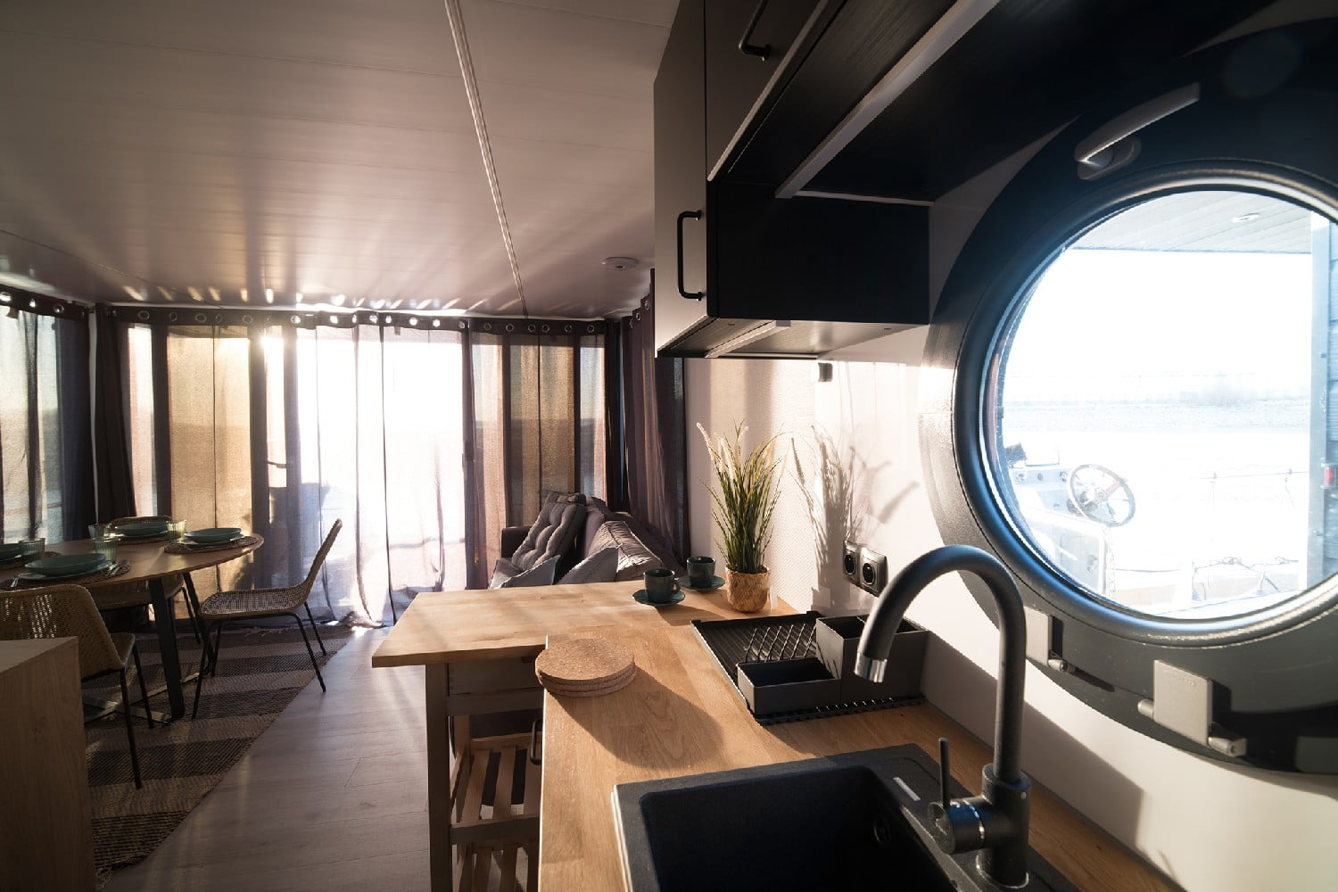  Pływające domy na jeziorsku 