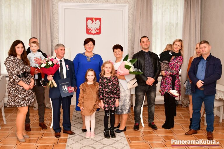 Są ze sobą ponad pół wieku, małżeństwa z gminy Kutno świętowały „Złote Gody” [ZDJĘCIA]