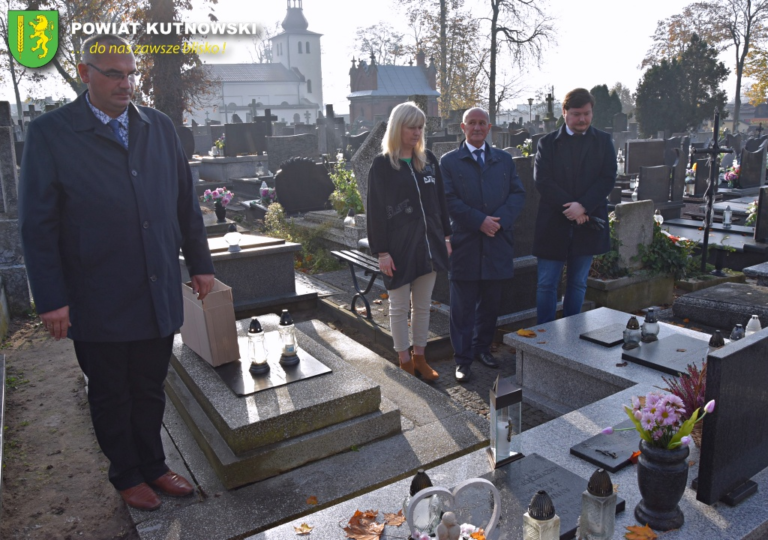 Władze powiatu pamiętały o zmarłych radnych [ZDJĘCIA]