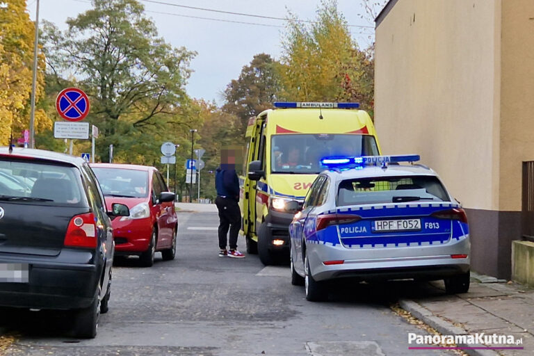 Wypadek obok sądu, kobieta zabrana do szpitala w Kutnie [ZDJĘCIA]