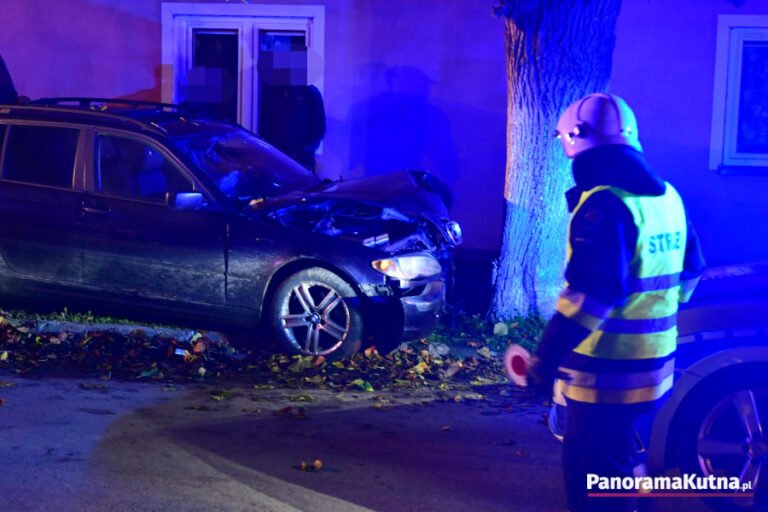 Pijany 20-latek rozbił bmw na drzewie. Miał ponad 1,7 promila alkoholu [ZDJĘCIA]