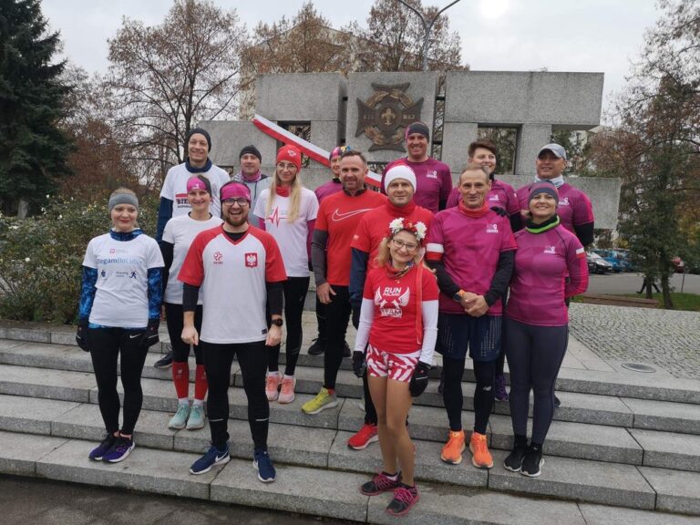 Przebiegli 11 kilometrów dla Niepodległej. Wyjątkowa akcja „Kutno Biega” (ZDJĘCIA)