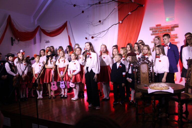 Patriotycznie w Leszczynku. Uroczyste obchody Święta Niepodległości (ZDJĘCIA)