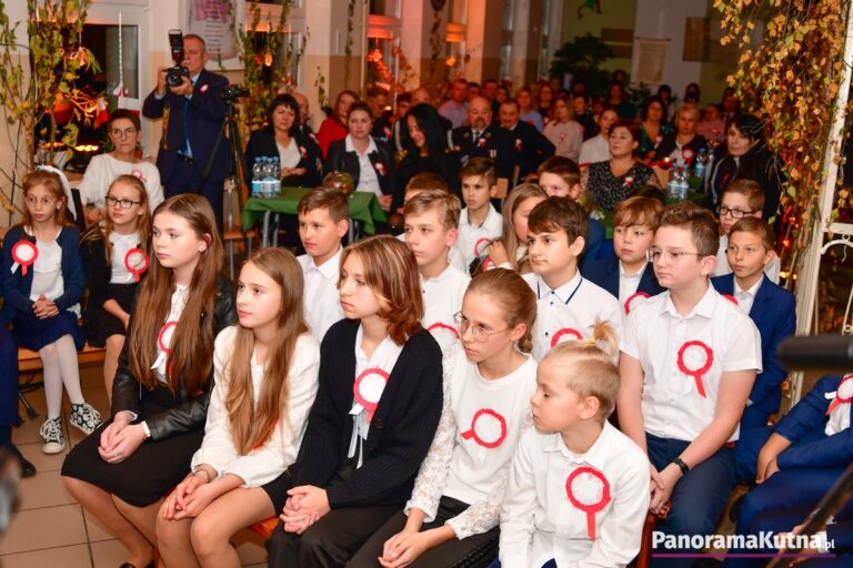 Patriotycznie w szkole w Strzegocinie. Za nami wyjątkowa wieczornica (ZDJĘCIA)