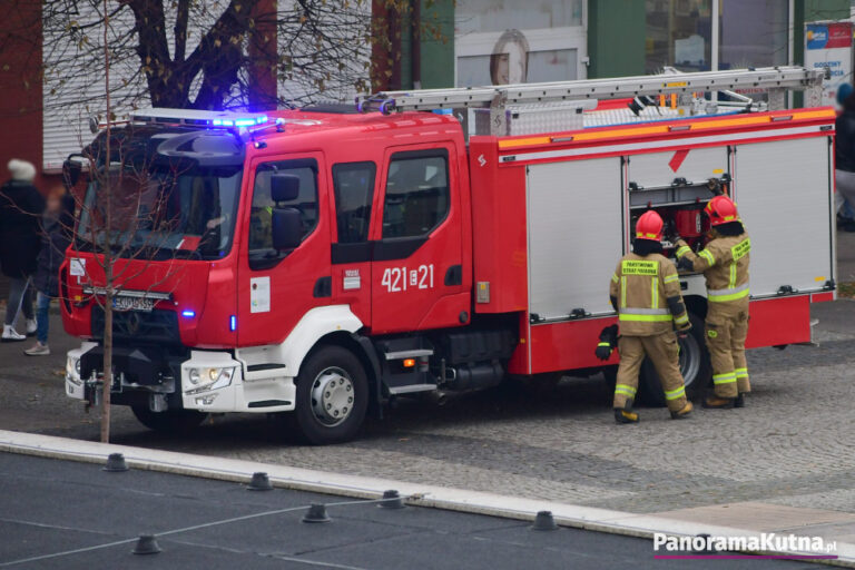 Pożar w centrum Kutna. Na miejscu 3 zastępy straży pożarnej (ZDJĘCIA)