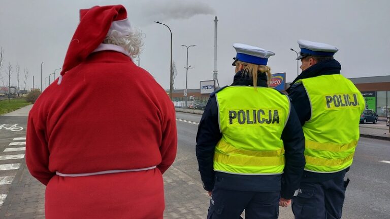 Odblaskowe prezenty dla mieszkańców powiatu kutnowskiego (ZDJĘCIA)