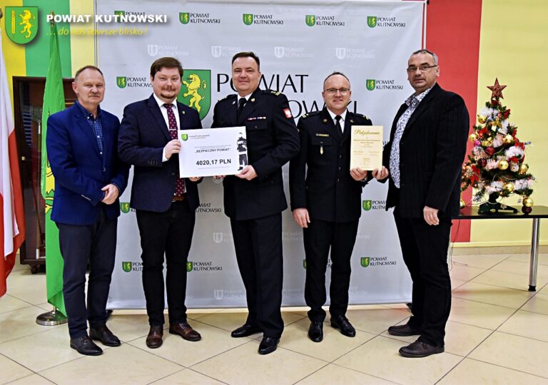 Władze powiatu wsparły kutnowską straż pożarną. Przekazano kolejne środki (ZDJĘCIA)