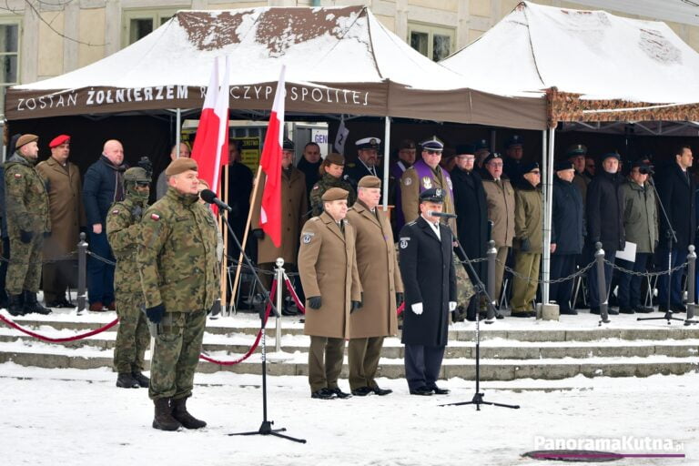 Wielkie wojskowe wydarzenie w Kutnie. Żołnierze złożyli przysięgę, przyjechał m.in. Antoni Macierewicz (ZDJĘCIA)