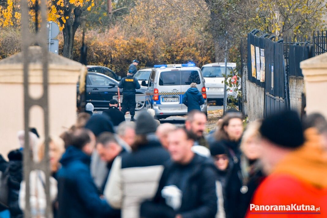 1112024_Policja_Straz_Cmentarz_005