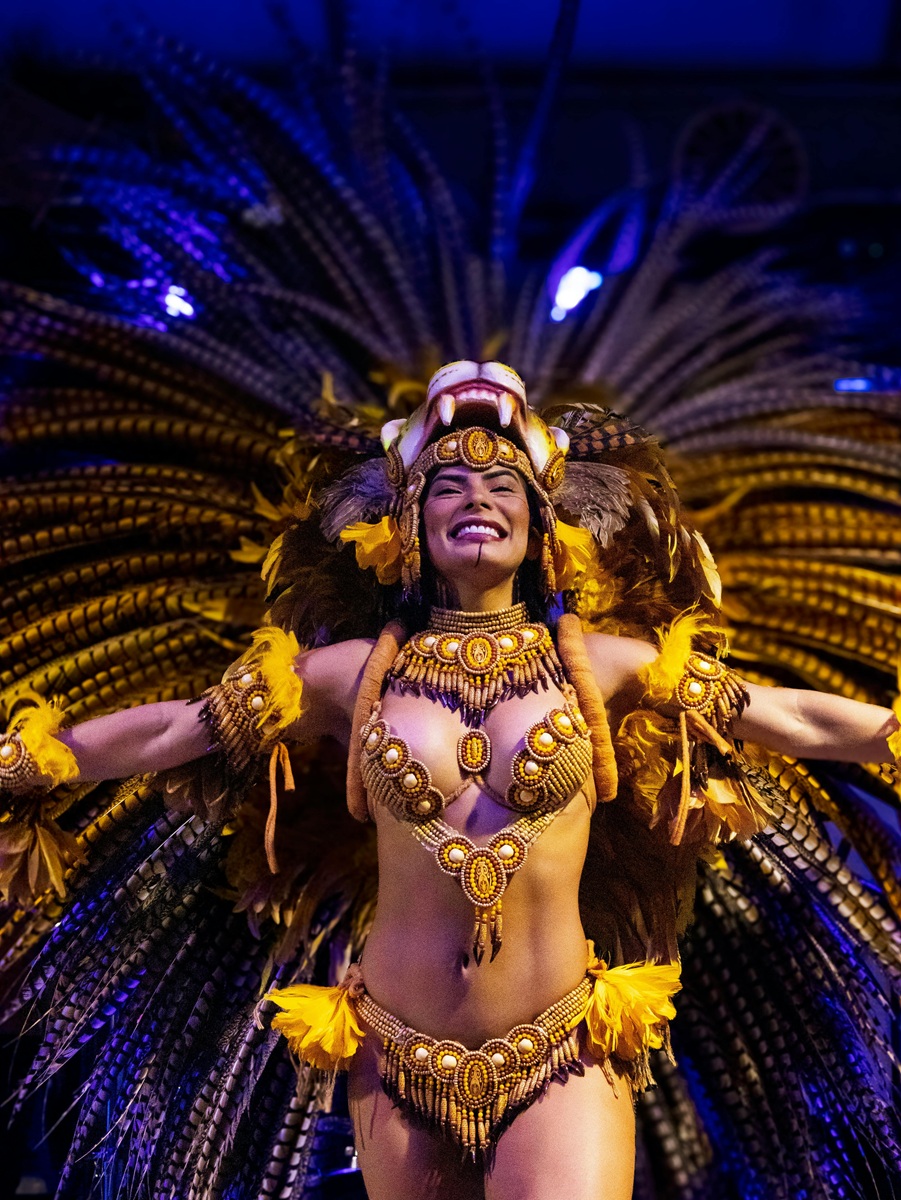 Dawniej karnawał i zapusty – przebierańcy, tańczono przy muzyce muzykanta, biesiady z jedzeniem mięsa i wspólne zabawy do białego rana.