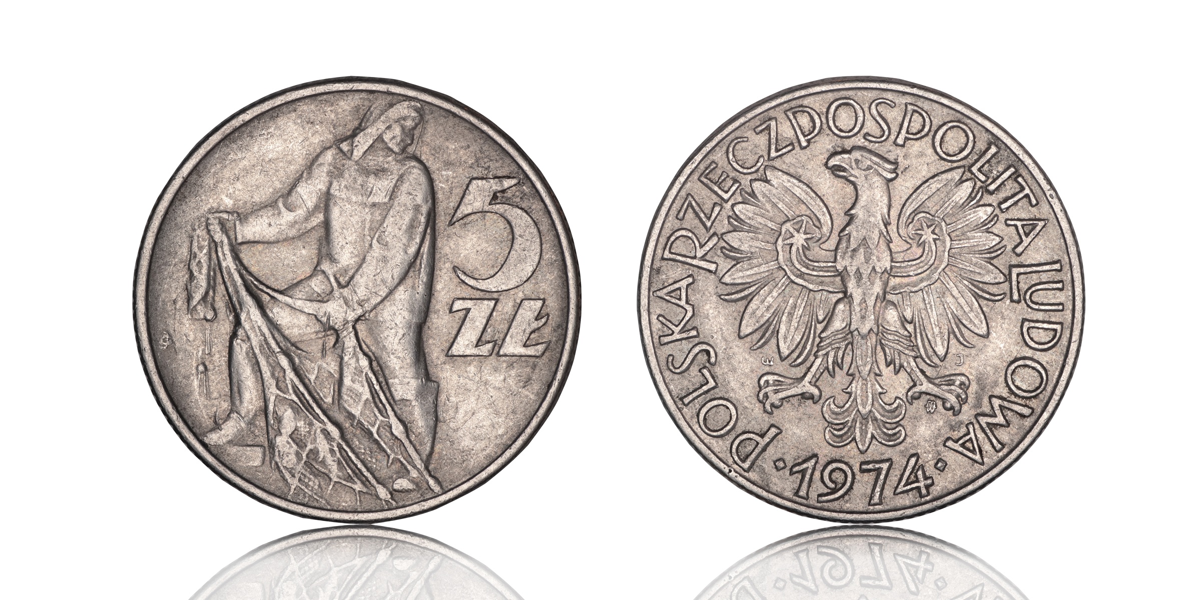 Srebrna moneta o nominale 5 złotych z wizerunkiem rybaka, jedna z najpiękniejszych monet z okresu PRL warta nawet kilkanaście tysięcy złotych.